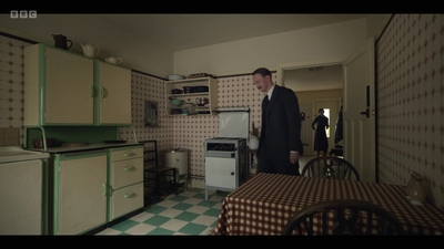 Life_After_Life_S01E03_mkv6995.jpg