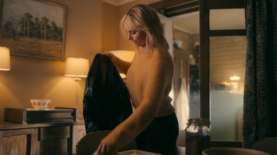 Totally_Completely_Fine_S01E01_mkv0950.jpg