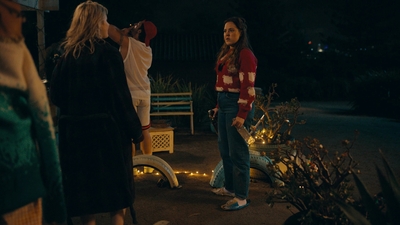 Totally_Completely_Fine_S01E05_mkv1983.jpg