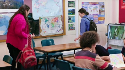 Lucy_Lewis_Cant_Lose_S01E01_mp41419.jpg