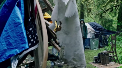LEAVE_NO_TRACE_Featurette_mp41883.jpg