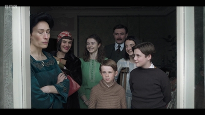 Life_After_Life_S01E02_mkv4712.jpg