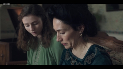 Life_After_Life_S01E02_mkv4754.jpg