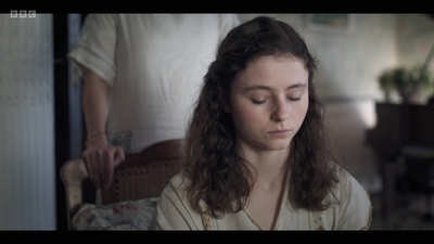 Life_After_Life_S01E02_mkv5033.jpg
