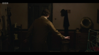 Life_After_Life_S01E02_mkv6492.jpg