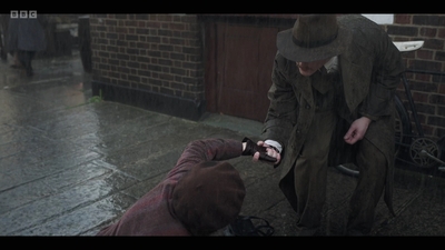 Life_After_Life_S01E02_mkv6531.jpg