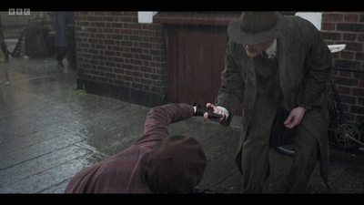 Life_After_Life_S01E02_mkv6532.jpg