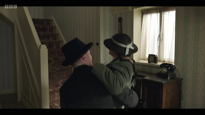 Life_After_Life_S01E03_mkv6975.jpg