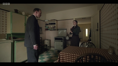 Life_After_Life_S01E03_mkv7000.jpg
