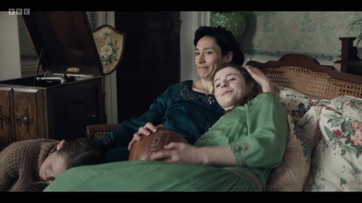 Life_After_Life_S01E03_mkv8245.jpg