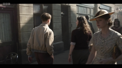 Life_After_Life_S01E03_mkv9112.jpg