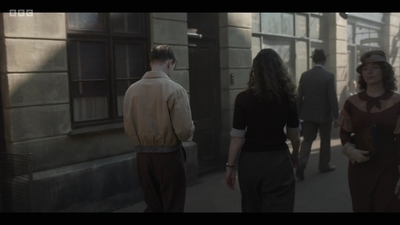 Life_After_Life_S01E03_mkv9113.jpg