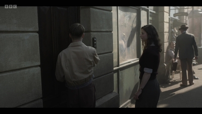 Life_After_Life_S01E03_mkv9117.jpg