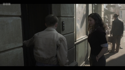 Life_After_Life_S01E03_mkv9119.jpg