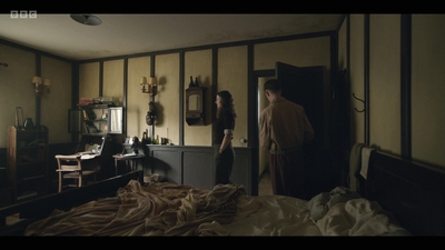 Life_After_Life_S01E03_mkv9126.jpg