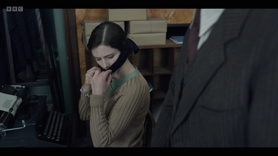 Life_After_Life_S01E03_mkv9376.jpg