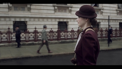 Life_After_Life_S01E03_mkv9692.jpg