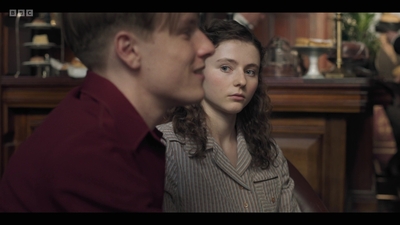 Life_After_Life_S01E04_mkv11274.jpg