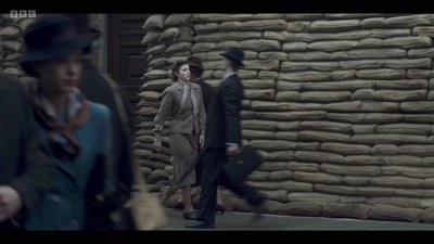 Life_After_Life_S01E04_mkv12241.jpg