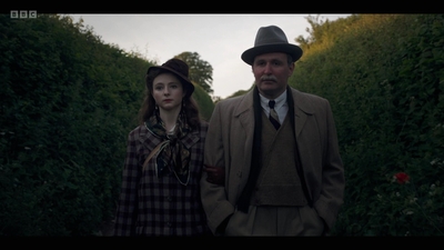 Life_After_Life_S01E04_mkv13105.jpg