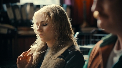 Totally_Completely_Fine_S01E01_mkv0372.jpg