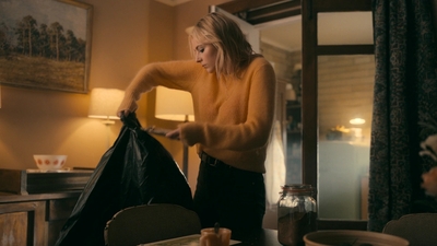 Totally_Completely_Fine_S01E01_mkv0947.jpg