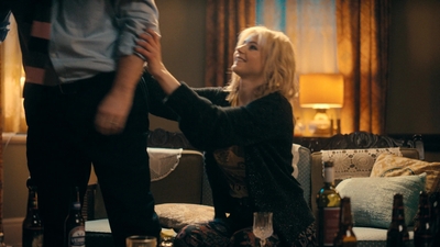 Totally_Completely_Fine_S01E03_mkv1975.jpg